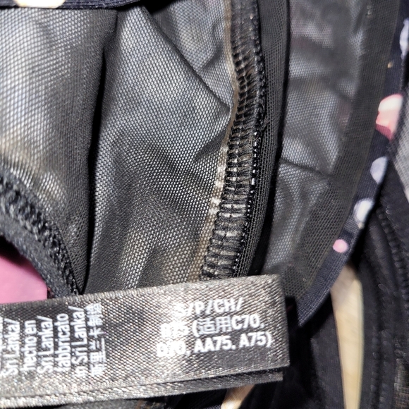 3 Victoria Secret Pink Sport Bras & 1 Pair of Leggings SIZE SMALL Great Deal!!!! - Picture 2 of 5